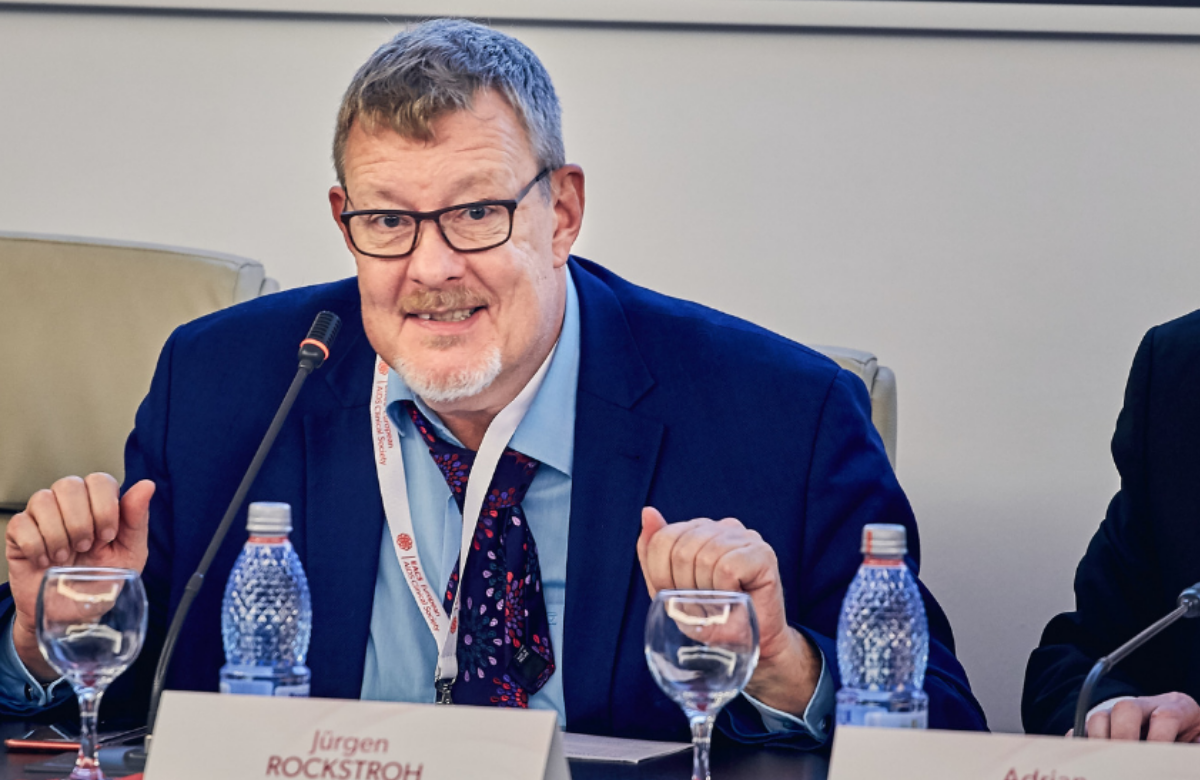 Профессор Юрген Рокстрох, Президент EACS, на Встрече «Стандарты помощи» 2019 года в Бухаресте. Фотограф Валентин Бобок.