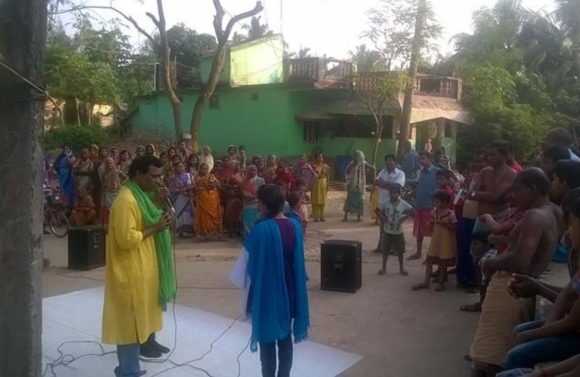 A “Nukkad Natak” (road show) going on in the village to generate awareness on accessing HIV testing and the issues relating to PMTCT. Plan India-Ahana Project