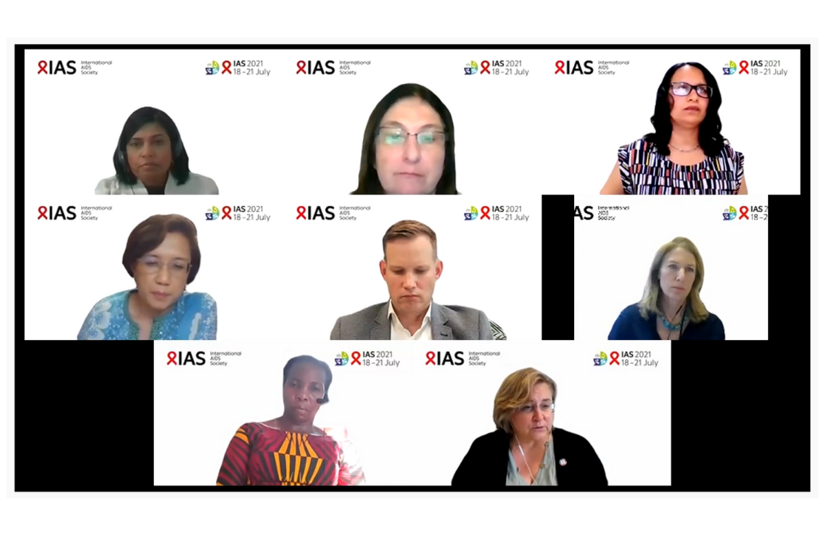 Dr Silvia Bertagnolio (rangée du milieu à droite) et Dr Meg Doherty (rangée du bas à droite) au cours d’une conférence de presse de l’IAS 2021