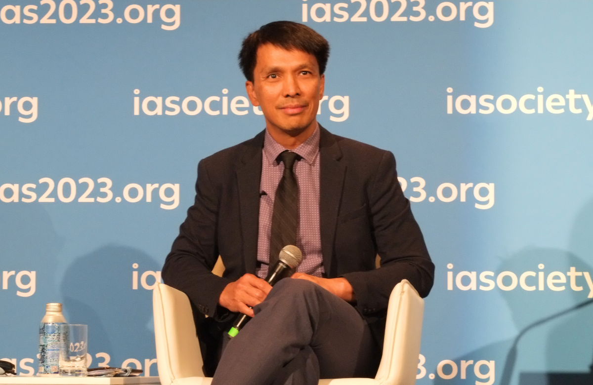 Dr. Joseph Puyat na IAS 2023. Foto de Roger Pebody.