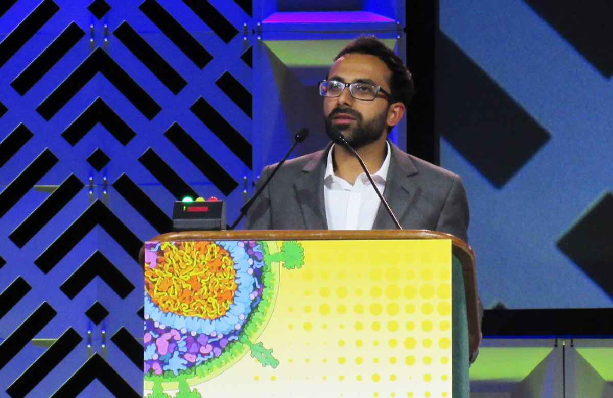 Ravindra Gupta first presenting the case at CROI 2019 in Seattle. Photo by Liz Highleyman.