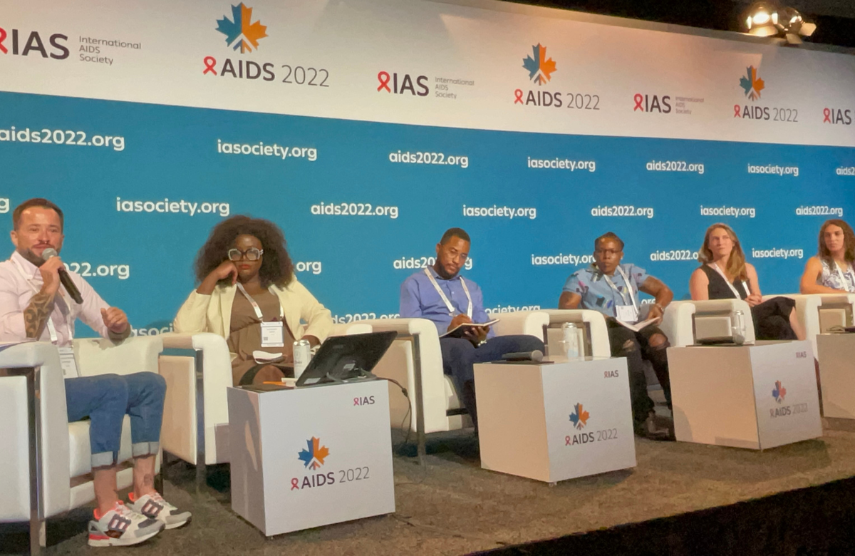 Le panel de la session sur l'inclusion des personnes trans dans la politique et la planification nationales en matière de VIH à AIDS 2022. Photo de @GATEOrg. 