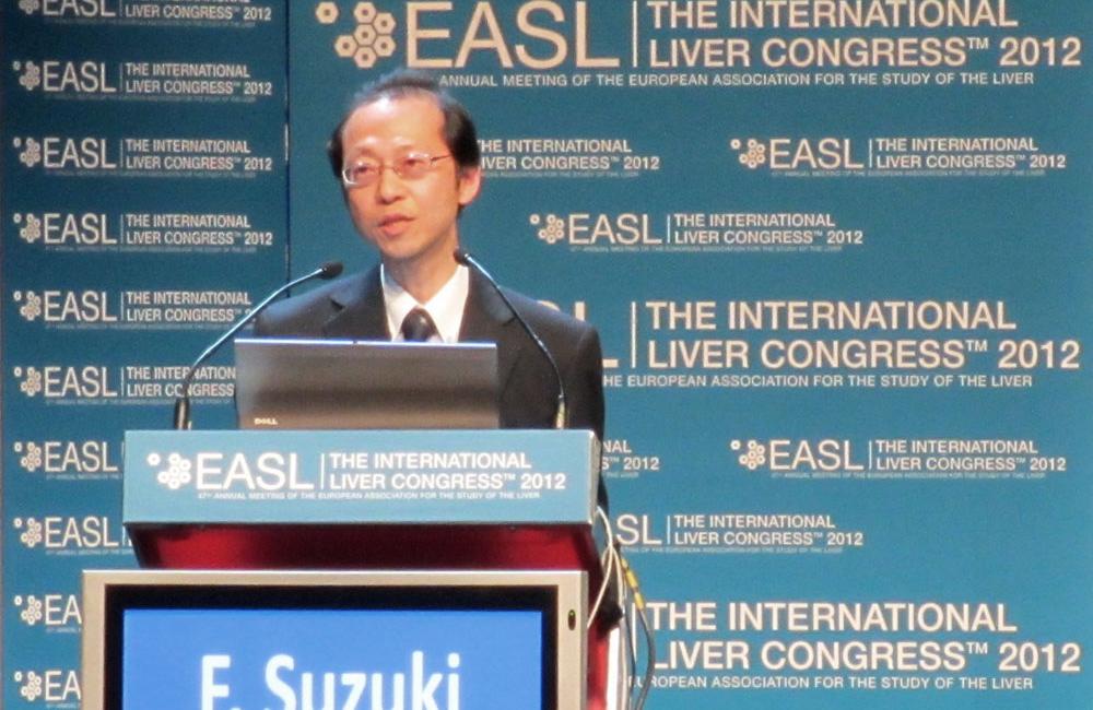 Fumitaka Suzuki presenting at the International Liver Congress 2012. Photo by Liz Highleyman / aidsmap.com