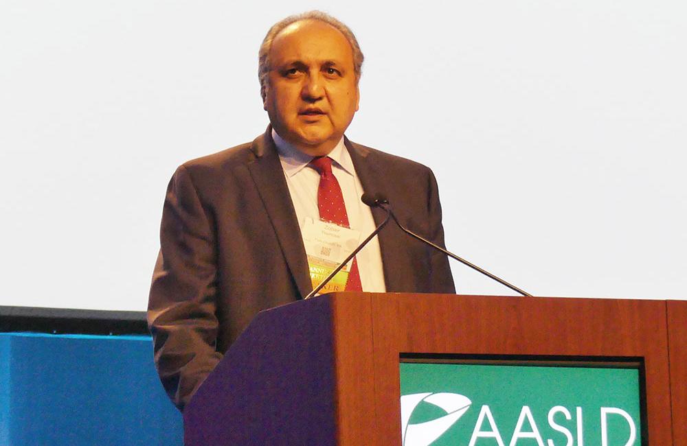 Zobair Younossi presenting at The Liver Meeting 2017. Photo by Liz Highleyman, hivandhepatitis.com