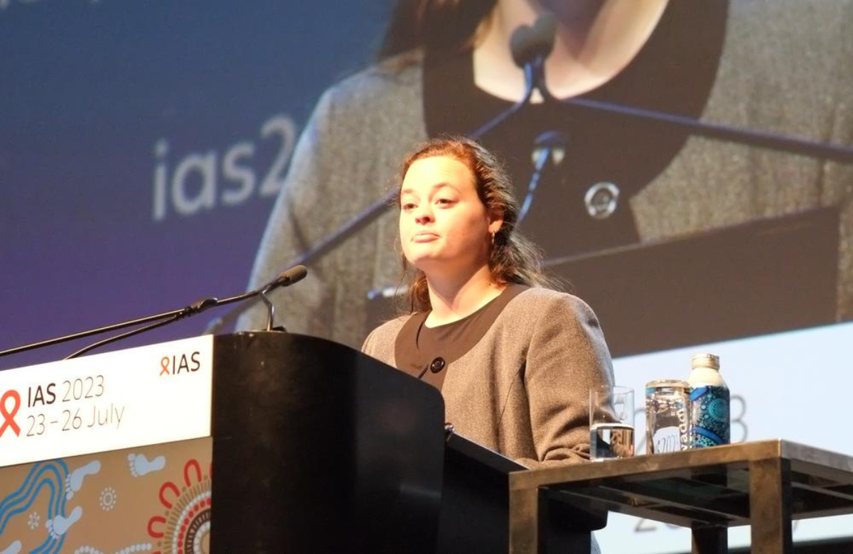 Dra. Gabriela Cromhout na IAS 2023. Foto de Roger Pebody