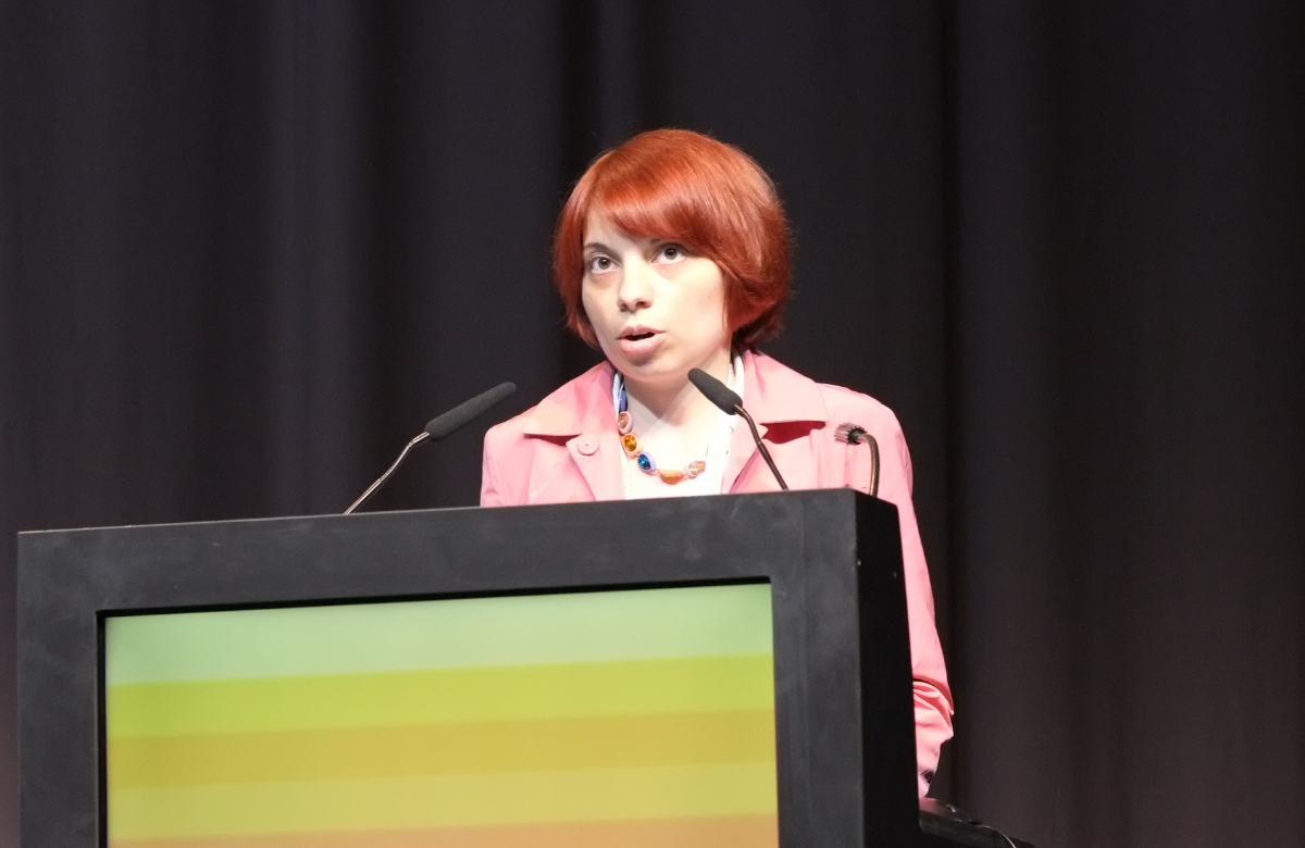 Dr Jovana Milić presenting at EACS 2023. Photo by Roger Pebody.