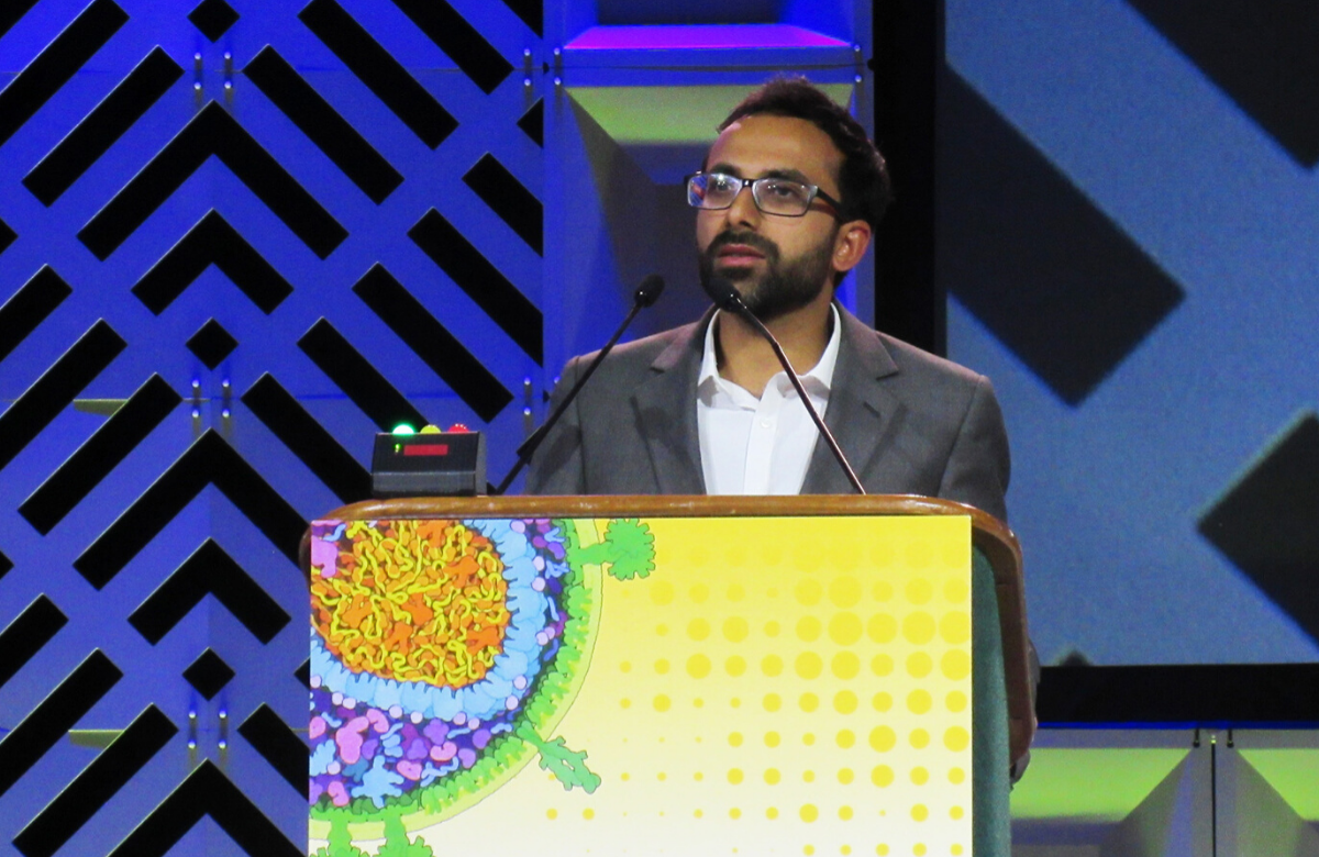 Ravindra Gupta lors de la première présentation sur ce cas à CROI 2019 à Seattle. Photo de Liz Highleyman