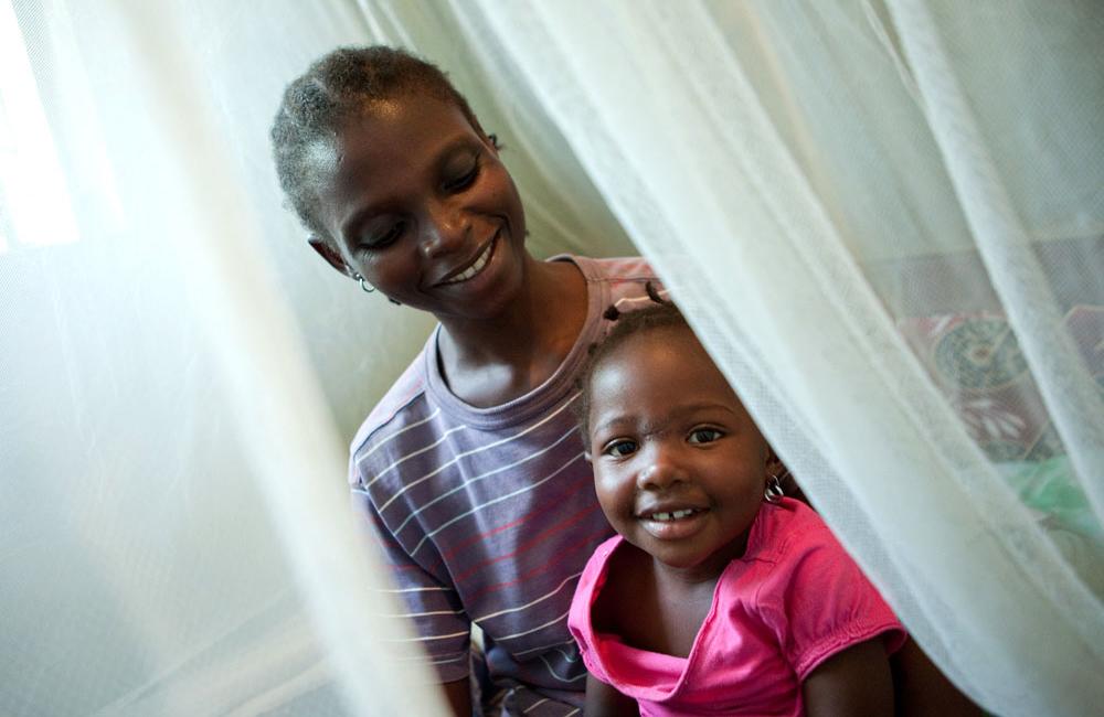 Recipients of a long-lasting insecticide-treated mosquito net. Image © Vestergaard Frandsen/Georgina Goodwin