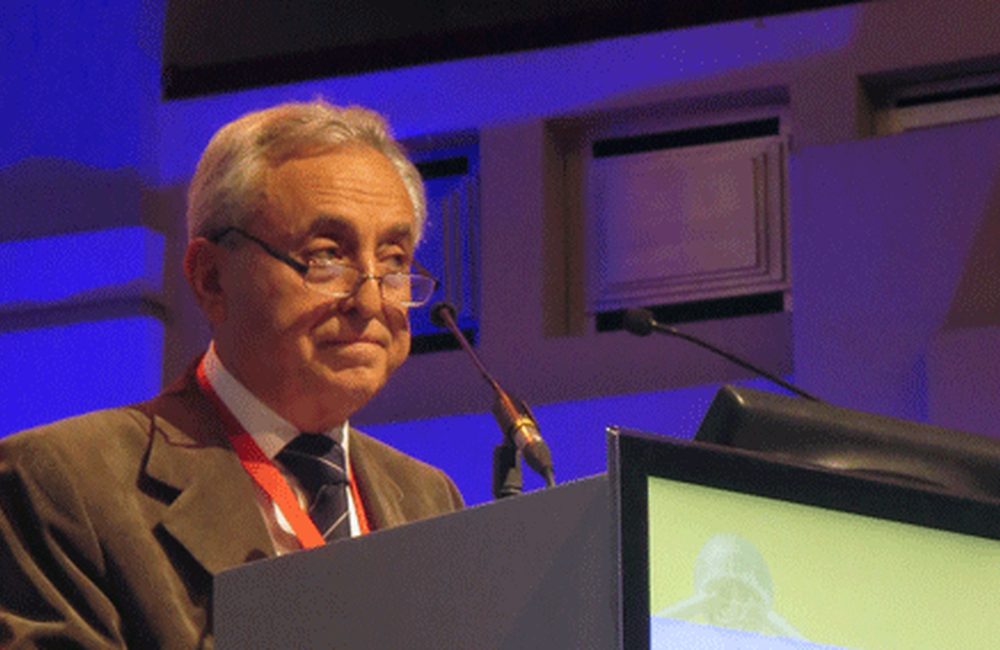 Pedro Cahn, Fundacion Huesped, Argentina, presents results of the Gardel study at EACS2013. Photo by Liz Highleyman, hivandhepatitis.com