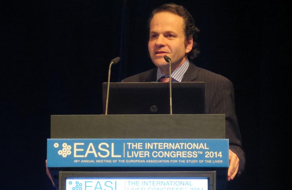 Eric Lawitz of Texas Liver Institute presents results of the COSMOS study. Photo by Liz Highleyman, hivandhepatitis.com