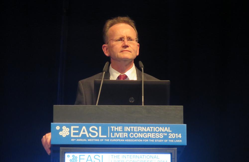 Edward Gane of Auckland Clinical Studies, New Zealand, presenting at EASL 2014; photo by Liz Highleyman, hivandhepatitis.com