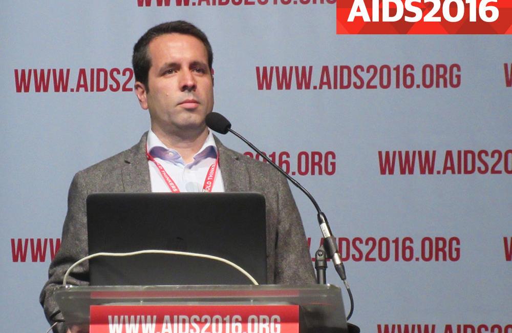 Alejandro Arenas-Pinto presenting at AIDS 2016. Photo by Liz Highleyman, hivandhepatitis.com