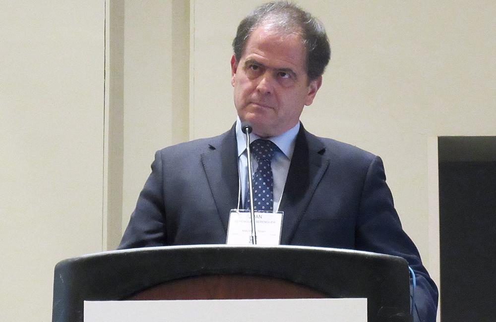 Juan Gonzalez Garcia, presenting at AASLD 2016. Photo by Liz Highleyman, hivandhepatitis.com