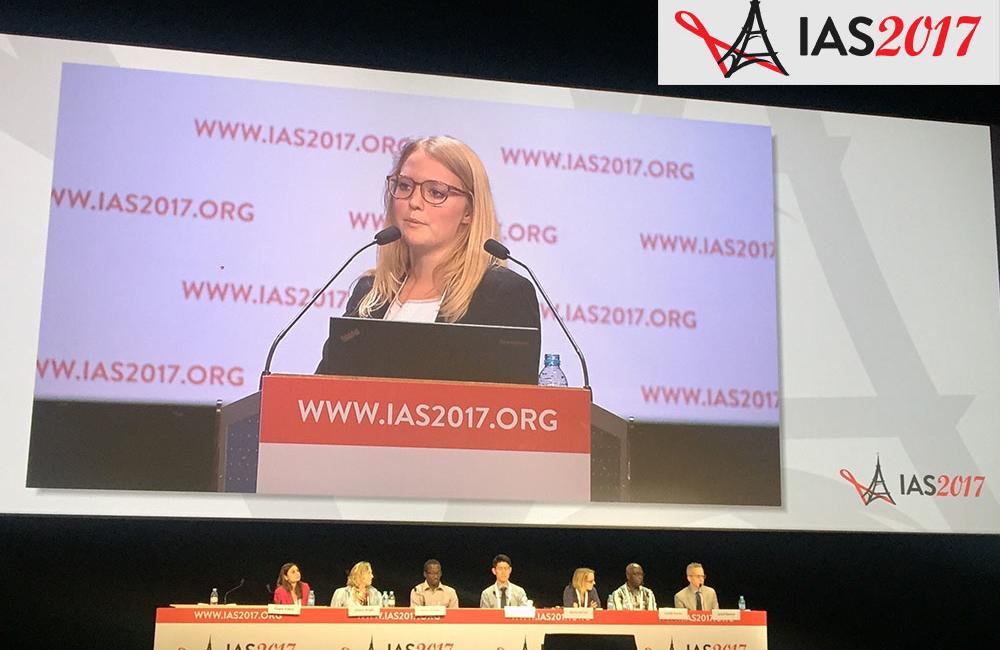 Hanne Zimmermann presenting at IAS 2017. Image credit: Ejay de Wit (@ejaydewit)