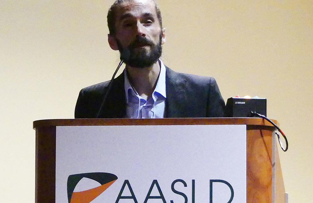 Antoine Chaillon presenting at The Liver Meeting 2017. Photo by Liz Highleyman, hivandhepatitis.com