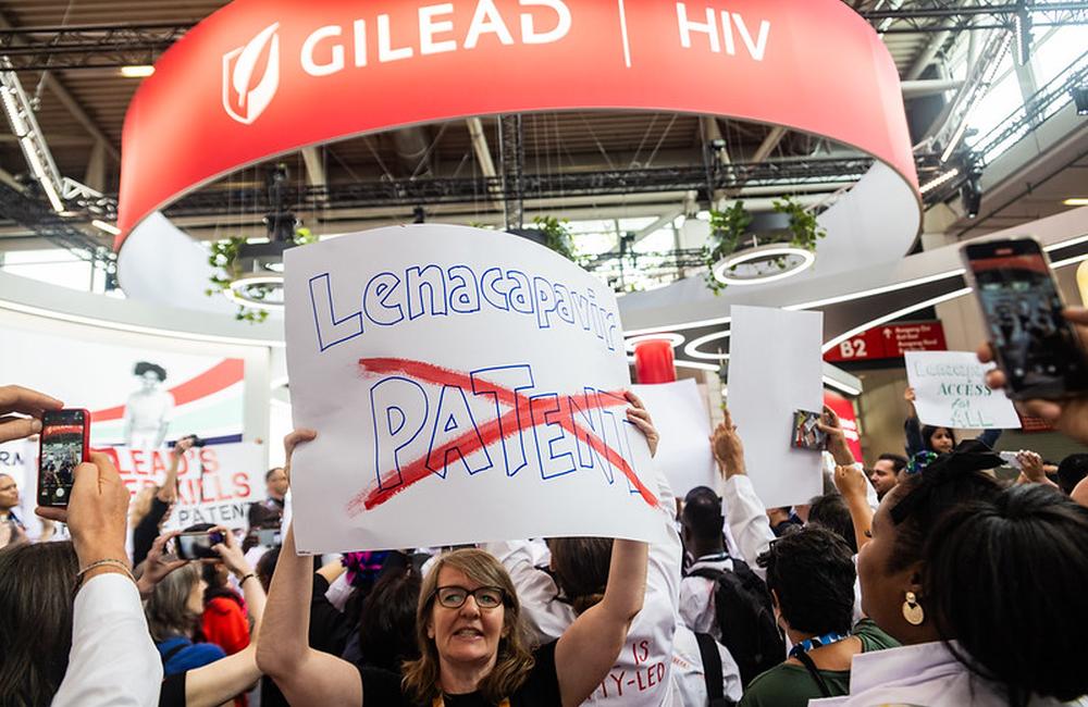 Protests at the AIDS 2024 conference in Munich. Photo credit: Oliver Kornblihtt / Mídia NINJA. Creative Commons license. Lenacapavir