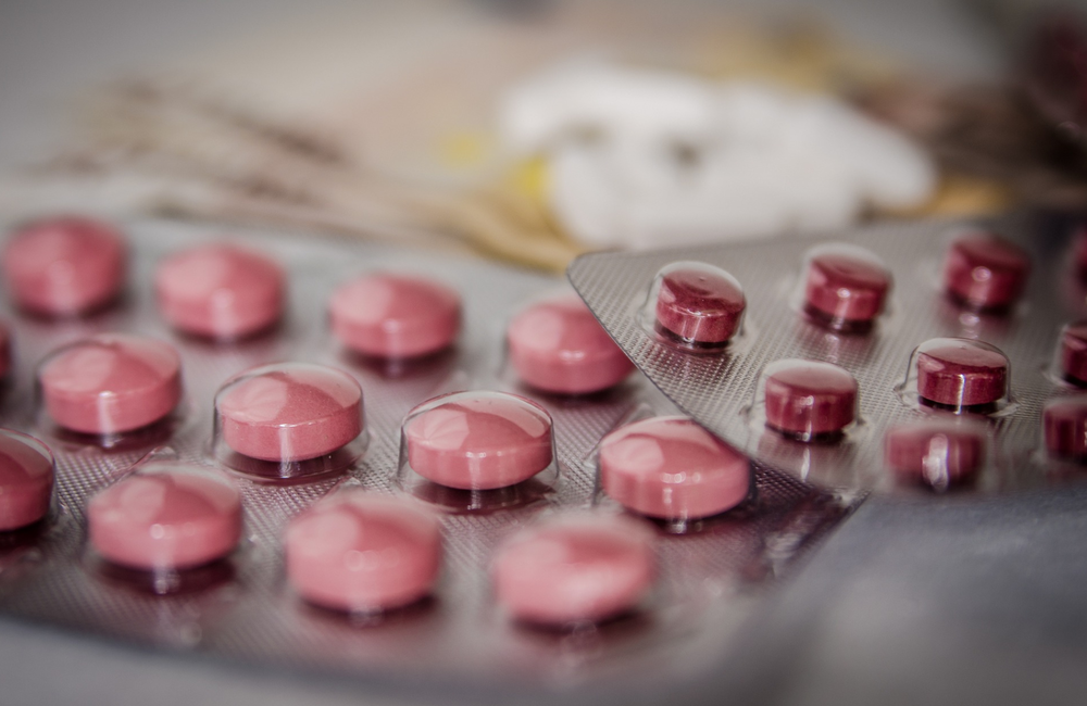 jarmoluk/Pixabay A blister pack of round pink pills.